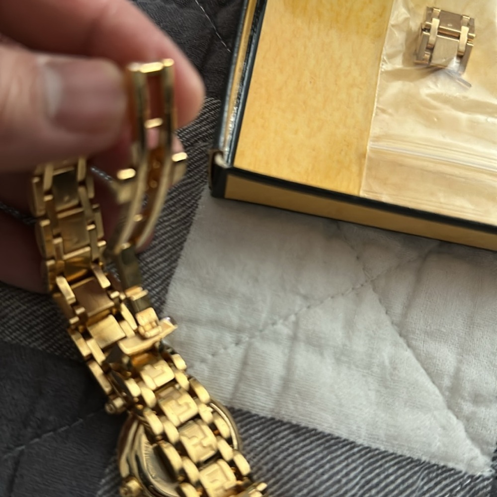 Fendi woman’s watch. Swiss made - Picture 6 of 8